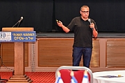 הצעירים לא מאמינים במערכות הגדולות