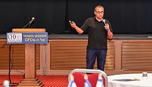 הצעירים לא מאמינים במערכות הגדולות